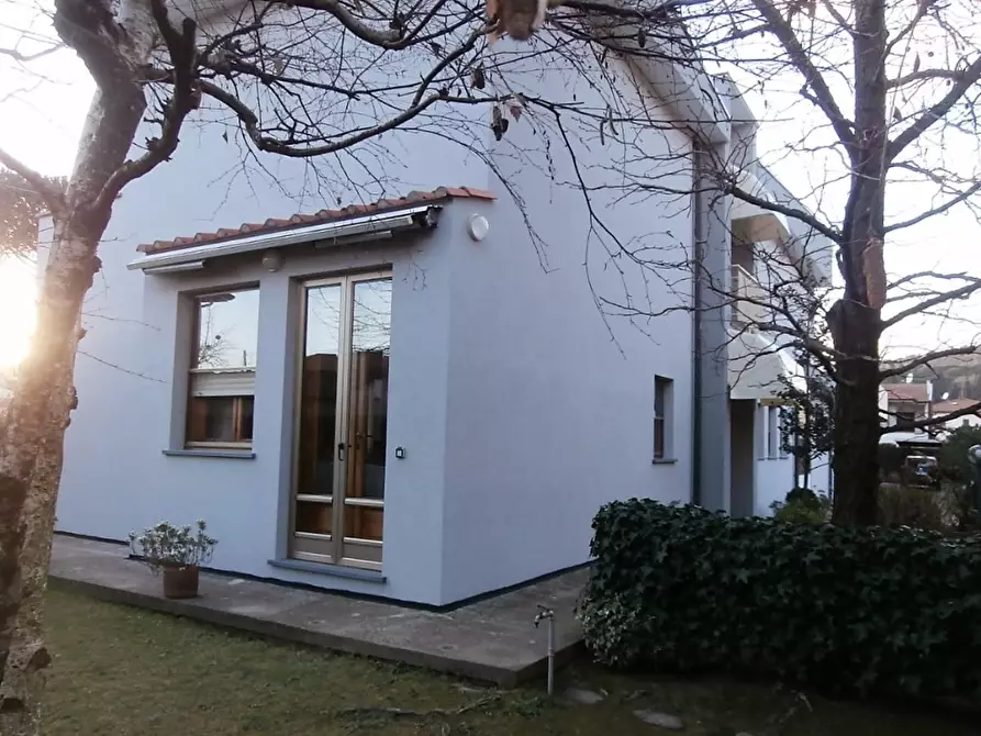 Immagine 2 di Villa in vendita  a Vecchiano