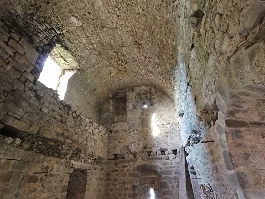 Immagine 10 di Rustico / casale in vendita  a Aulla