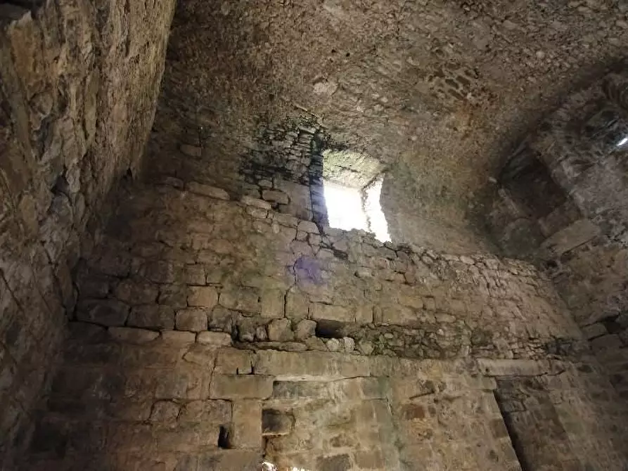 Immagine 11 di Rustico / casale in vendita  a Aulla