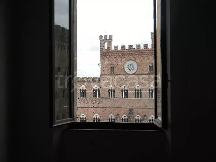 Immagine 33 di Appartamento in vendita  a Siena