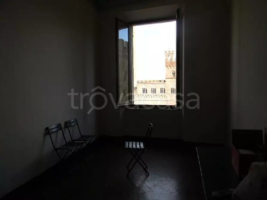 Immagine 17 di Appartamento in vendita  a Siena