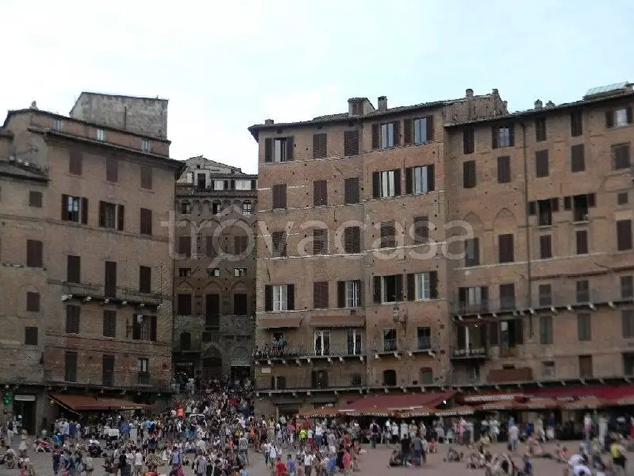 Immagine 9 di Appartamento in vendita  a Siena