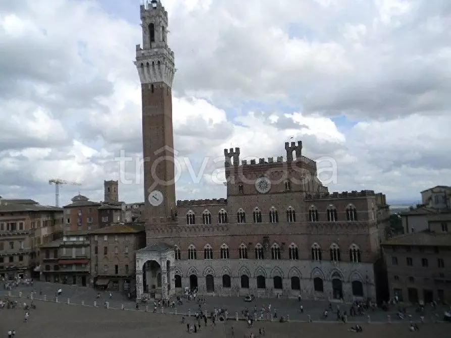 Immagine 2 di Appartamento in vendita  a Siena