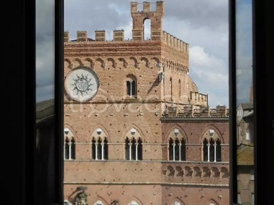 Immagine 15 di Appartamento in vendita  a Siena
