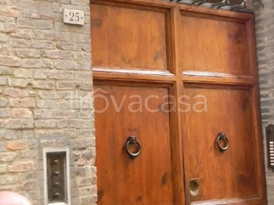 Immagine 10 di Appartamento in vendita  a Siena