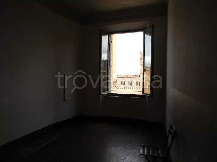 Immagine 21 di Appartamento in vendita  a Siena