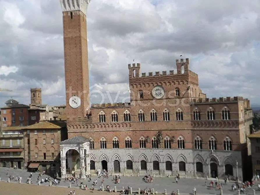 Immagine 24 di Appartamento in vendita  a Siena