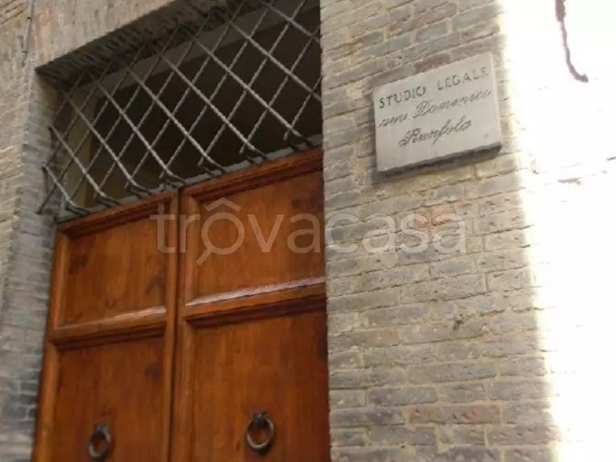 Immagine 12 di Appartamento in vendita  a Siena