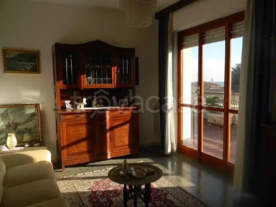 Immagine 31 di Mansarda in vendita  a Carrara