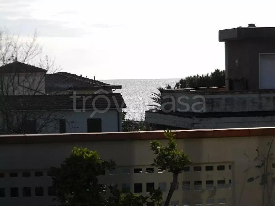 Immagine 12 di Mansarda in vendita  a Carrara