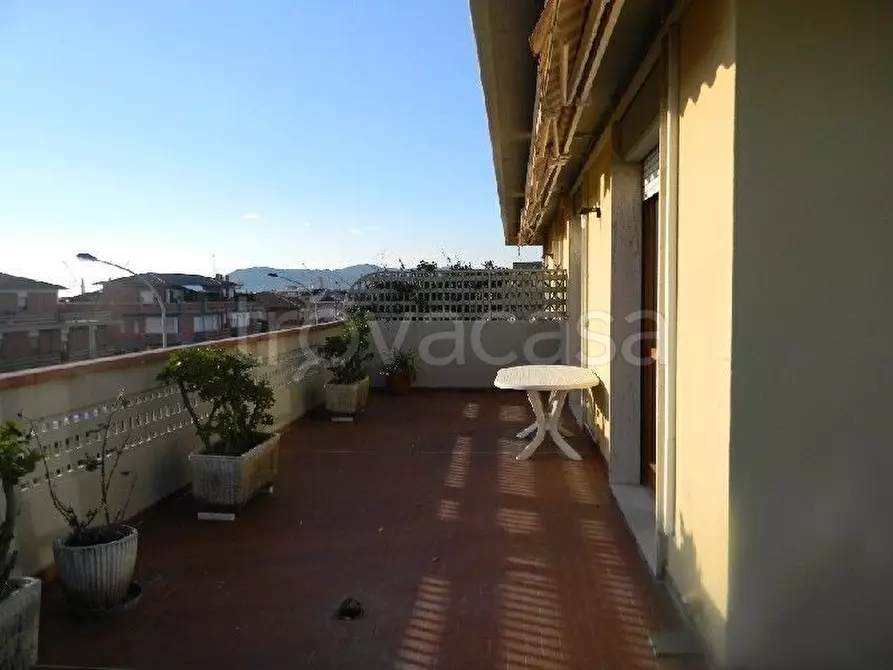 Immagine 9 di Mansarda in vendita  a Carrara