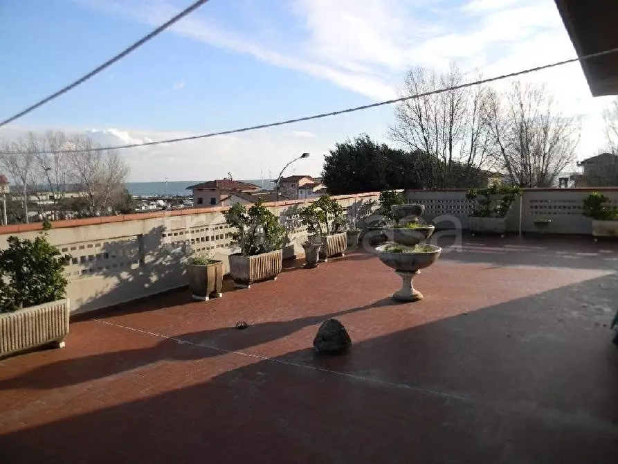 Immagine 10 di Mansarda in vendita  a Carrara