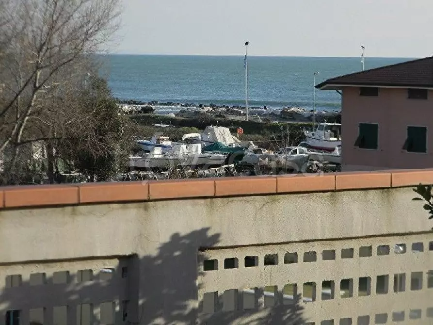 Immagine 2 di Mansarda in vendita  a Carrara