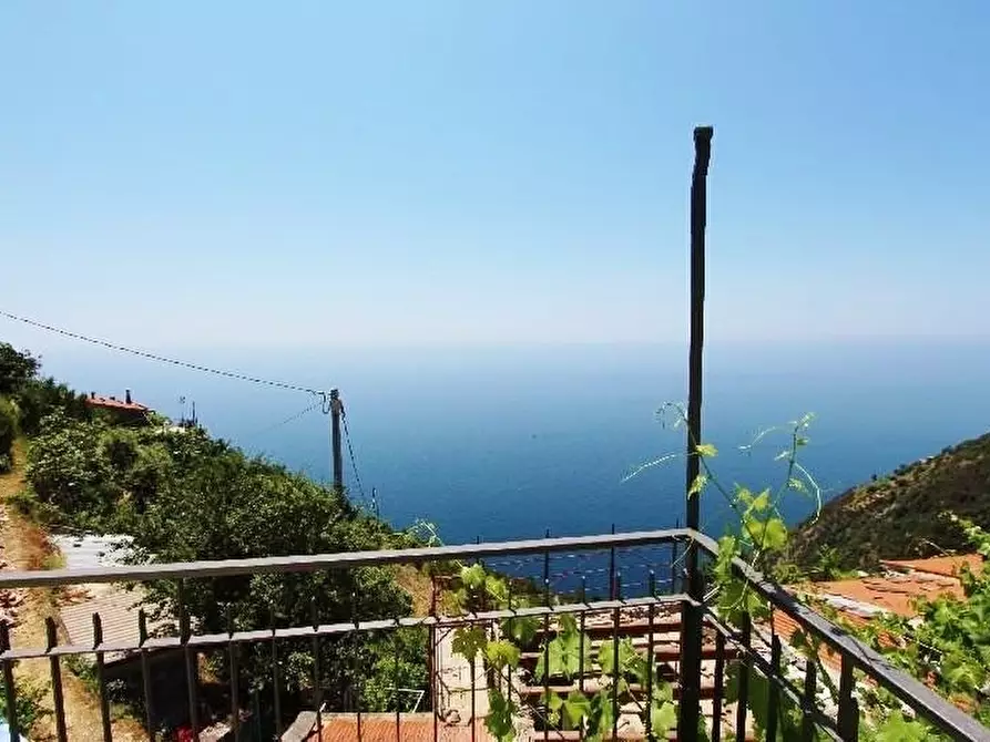 Immagine 12 di Rustico / casale in vendita  a La Spezia