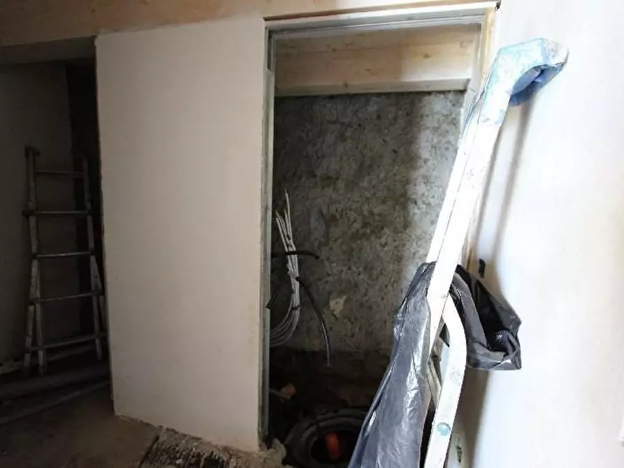 Immagine 6 di Rustico / casale in vendita  a La Spezia