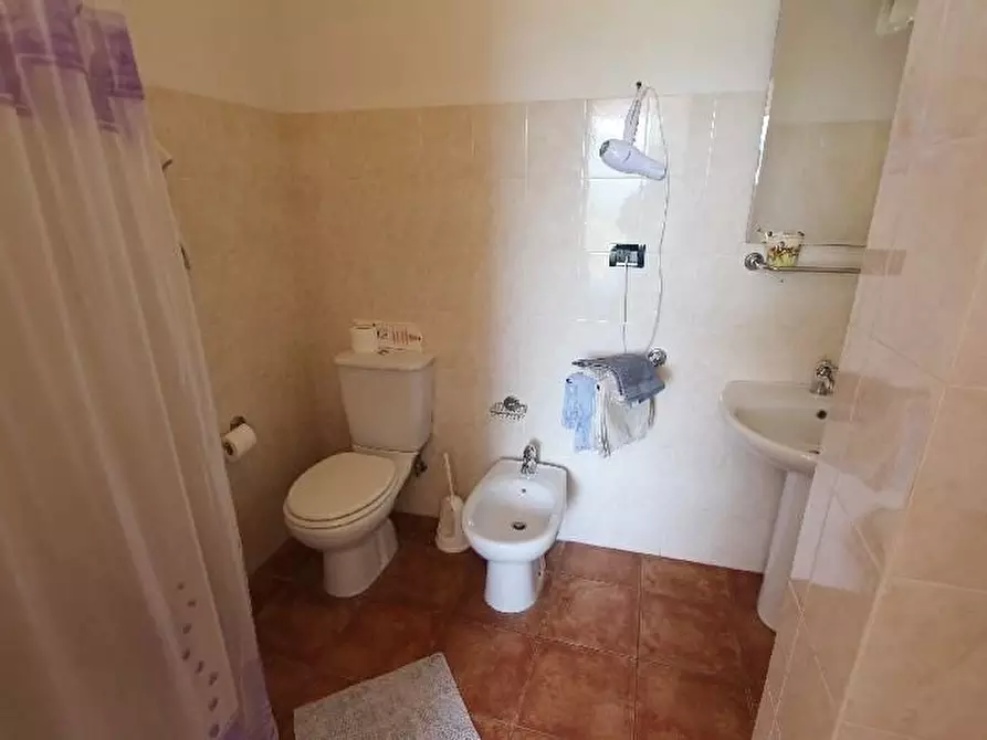 Immagine 32 di Negozio in vendita  a La Spezia