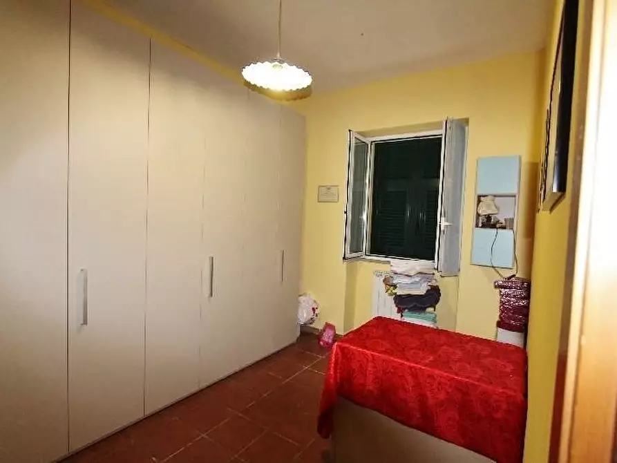 Immagine 28 di Negozio in vendita  a La Spezia