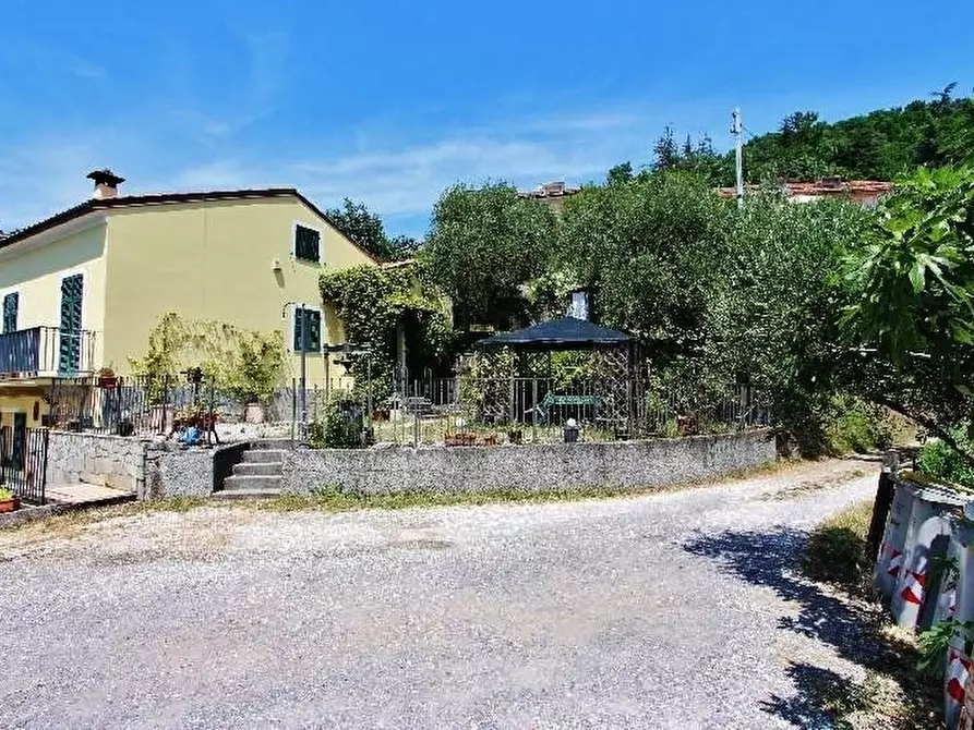 Immagine 2 di Negozio in vendita  a La Spezia