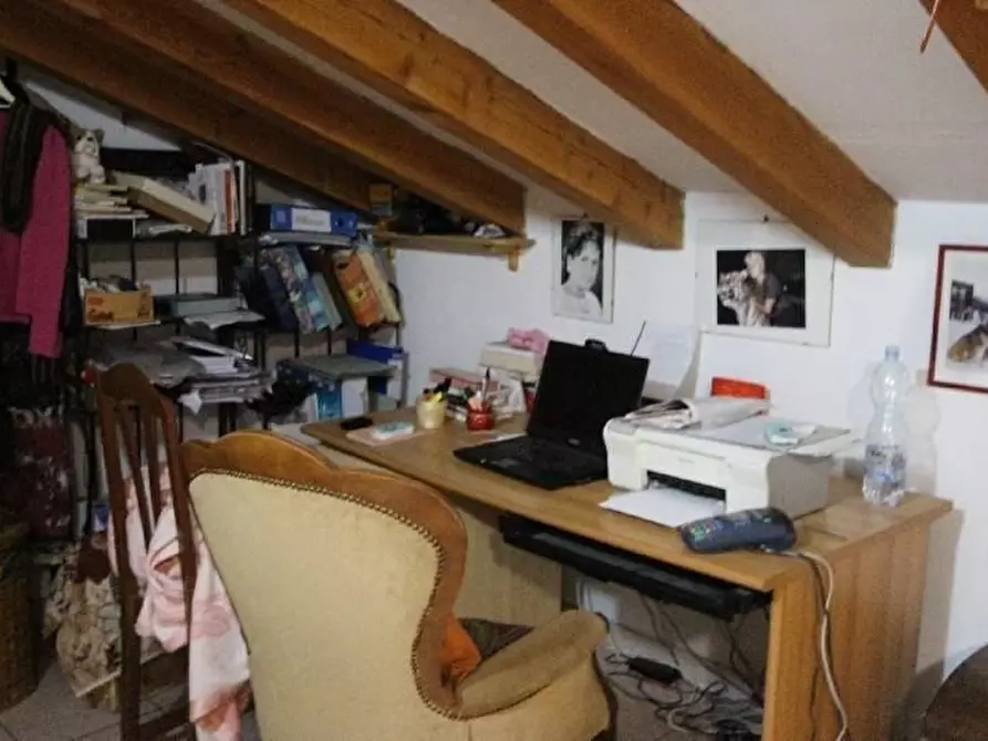 Immagine 38 di Negozio in vendita  a La Spezia