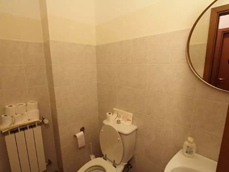 Immagine 16 di Negozio in vendita  a La Spezia