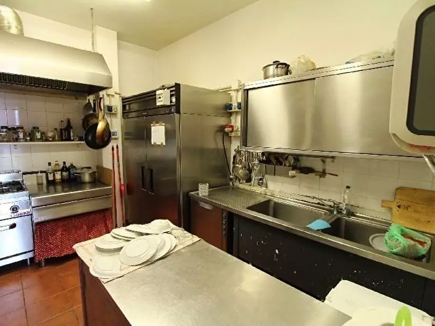 Immagine 15 di Negozio in vendita  a La Spezia