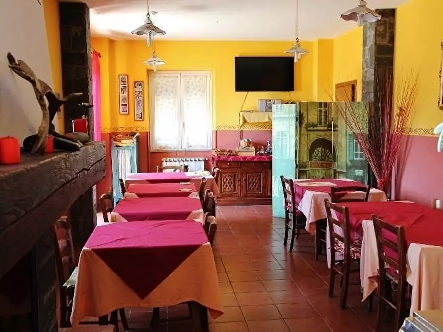 Immagine 10 di Negozio in vendita  a La Spezia