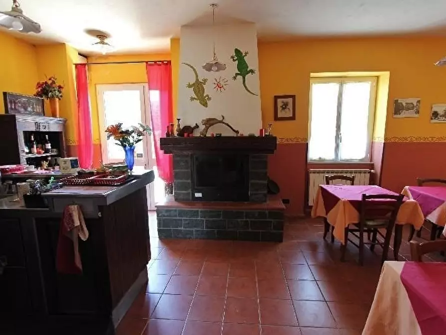 Immagine 13 di Negozio in vendita  a La Spezia