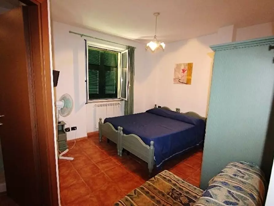 Immagine 21 di Negozio in vendita  a La Spezia