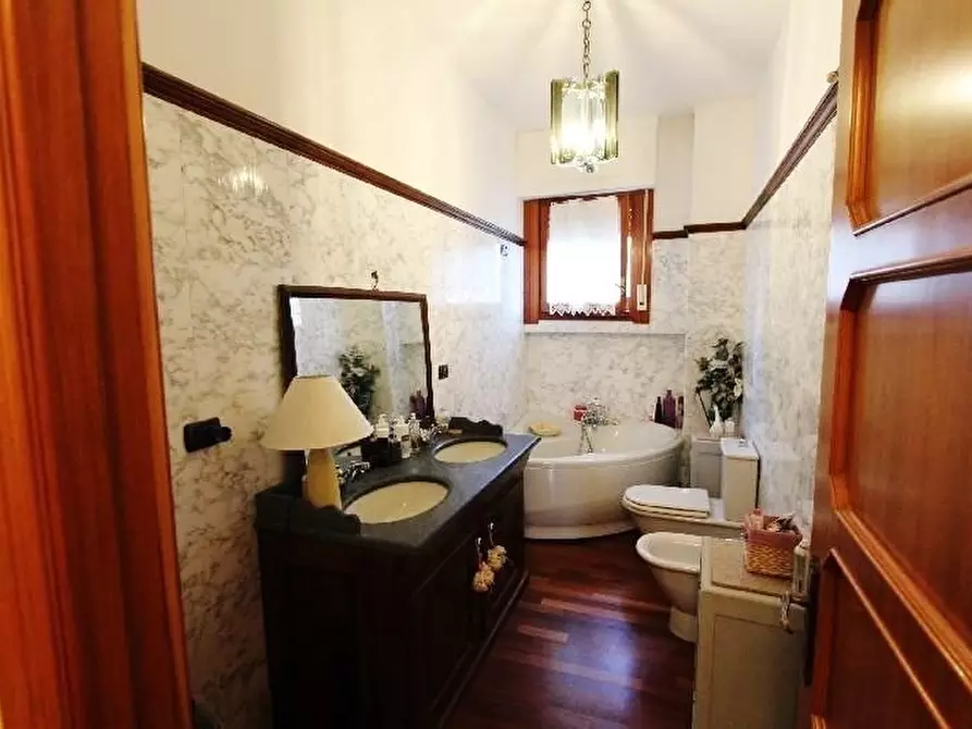 Immagine 9 di Appartamento in vendita  a La Spezia