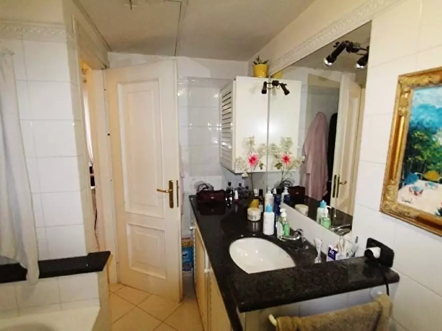 Immagine 5 di Appartamento in vendita  a La Spezia