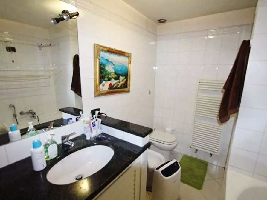 Immagine 6 di Appartamento in vendita  a La Spezia