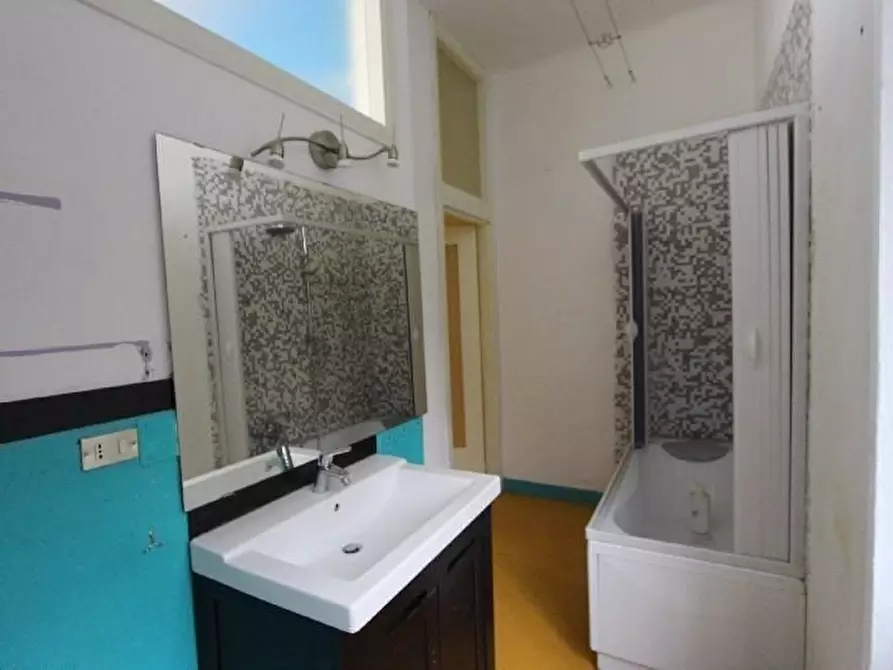 Immagine 17 di Appartamento in vendita  a La Spezia