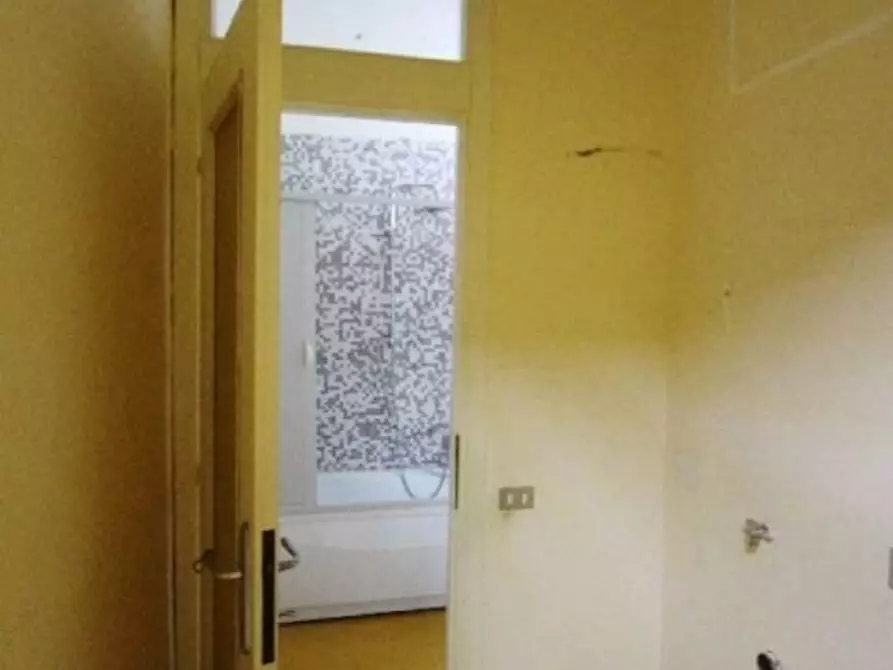 Immagine 14 di Appartamento in vendita  a La Spezia