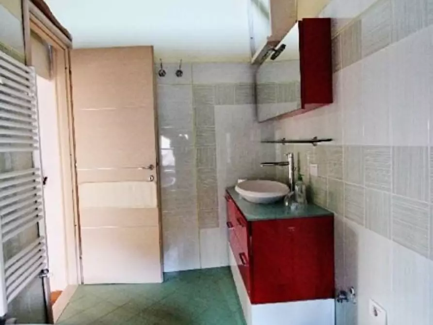 Immagine 8 di Casa indipendente in vendita  a La Spezia