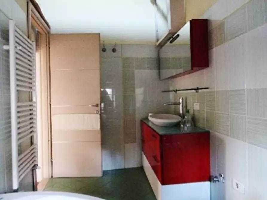 Immagine 9 di Casa indipendente in vendita  a La Spezia