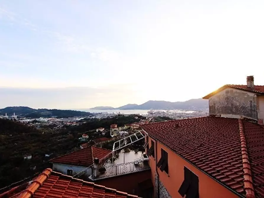 Immagine 7 di Casa indipendente in vendita  a La Spezia
