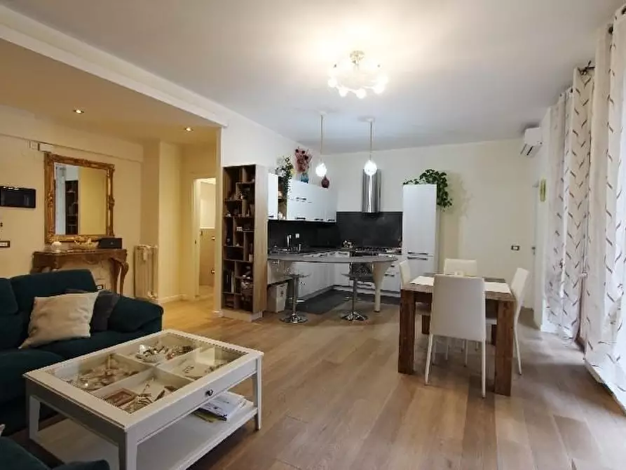 Immagine 2 di Appartamento in vendita  a La Spezia