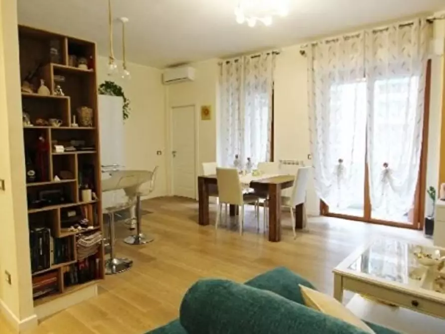 Immagine 11 di Appartamento in vendita  a La Spezia