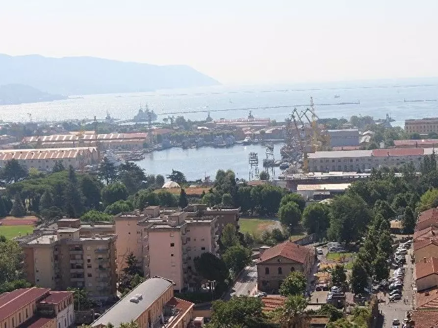 Immagine 11 di Appartamento in vendita  a La Spezia