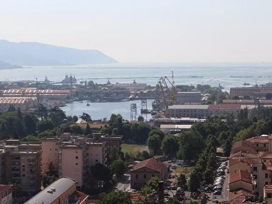 Immagine 17 di Appartamento in vendita  a La Spezia