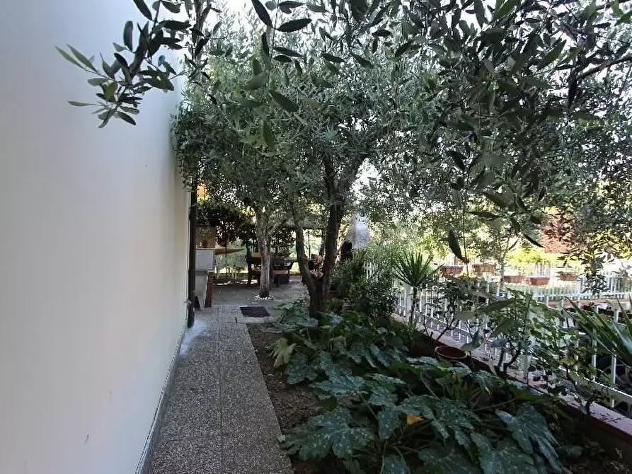 Immagine 2 di Appartamento in vendita  a Sarzana