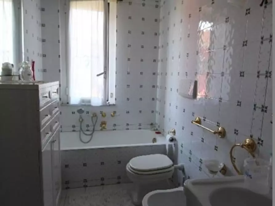 Immagine 19 di Appartamento in vendita  a Sarzana