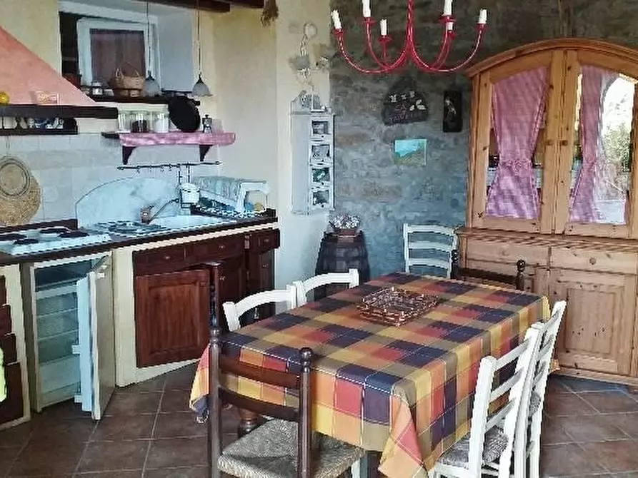 Immagine 1 di Casa indipendente in vendita  a La Spezia