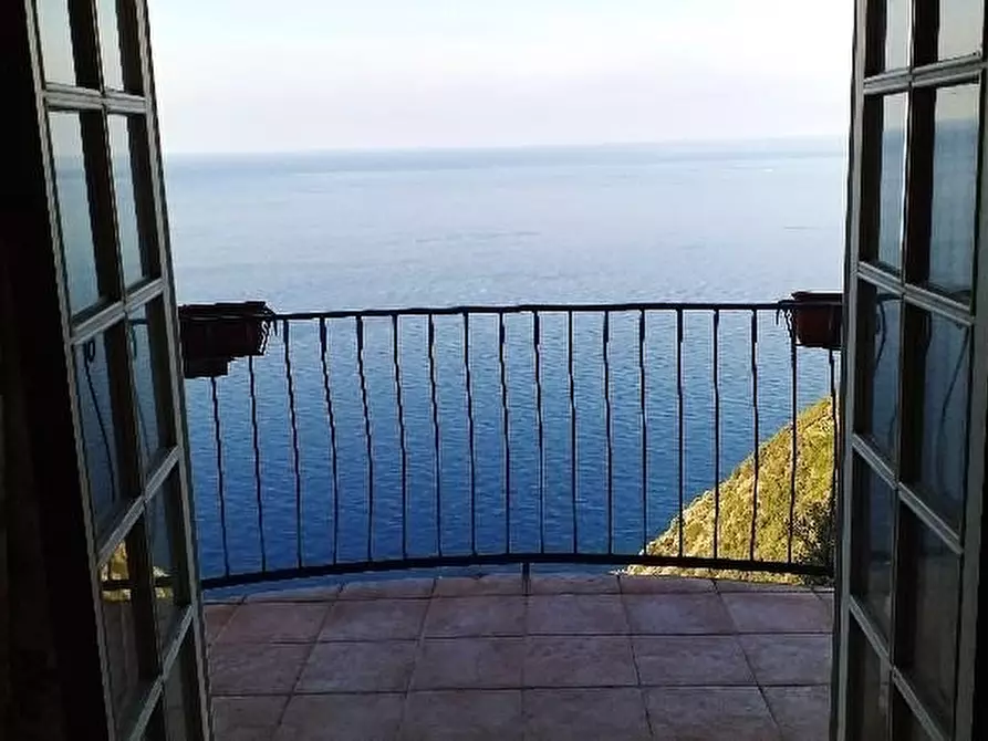 Immagine 11 di Casa indipendente in vendita  a La Spezia