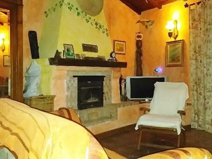 Immagine 3 di Casa indipendente in vendita  a La Spezia