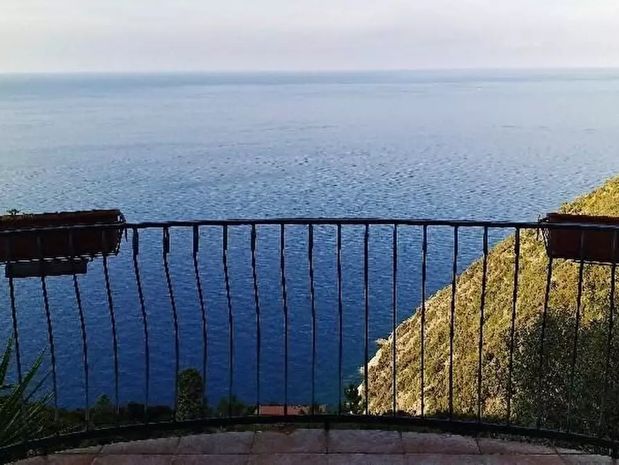 Immagine 10 di Casa indipendente in vendita  a La Spezia