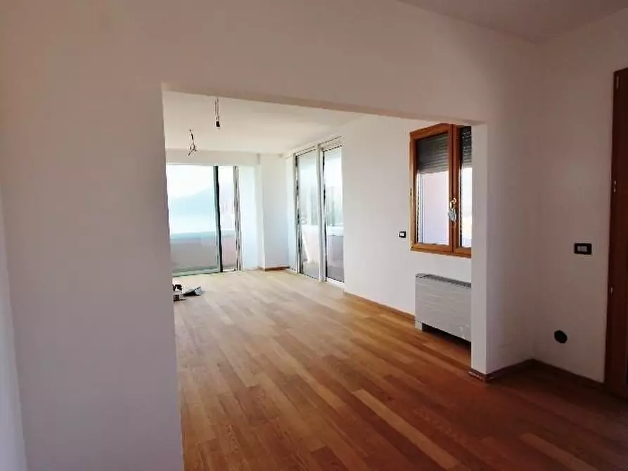 Immagine 11 di Appartamento in vendita  a La Spezia