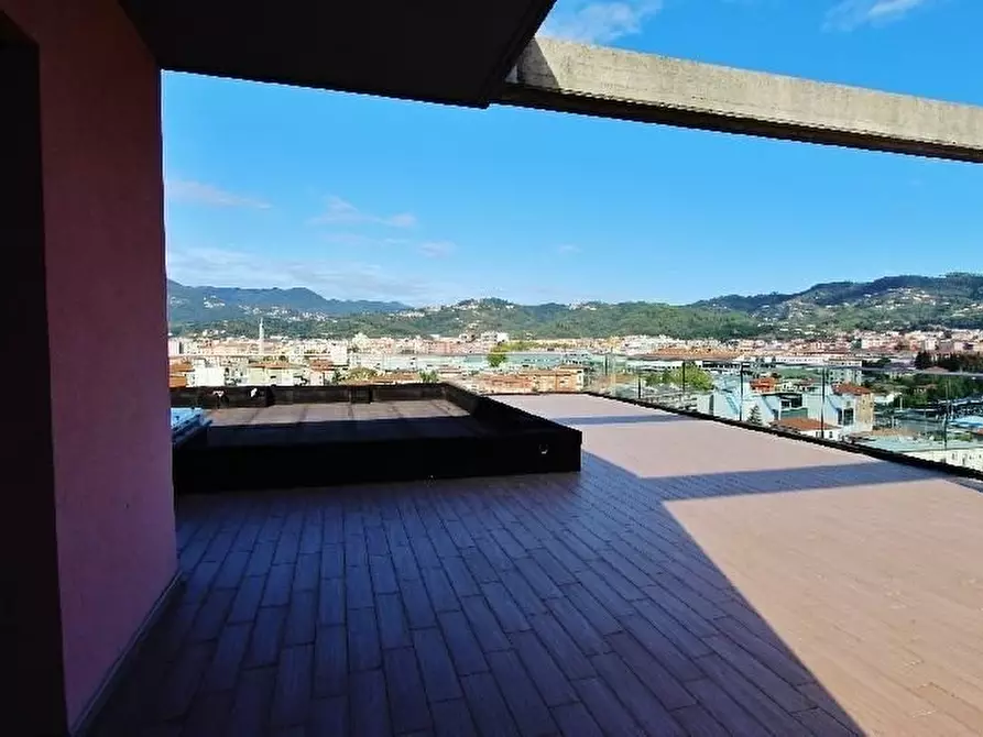 Immagine 11 di Appartamento in vendita  a La Spezia