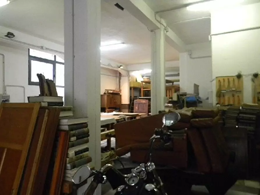 Immagine 8 di Locale commerciale in vendita  a La Spezia