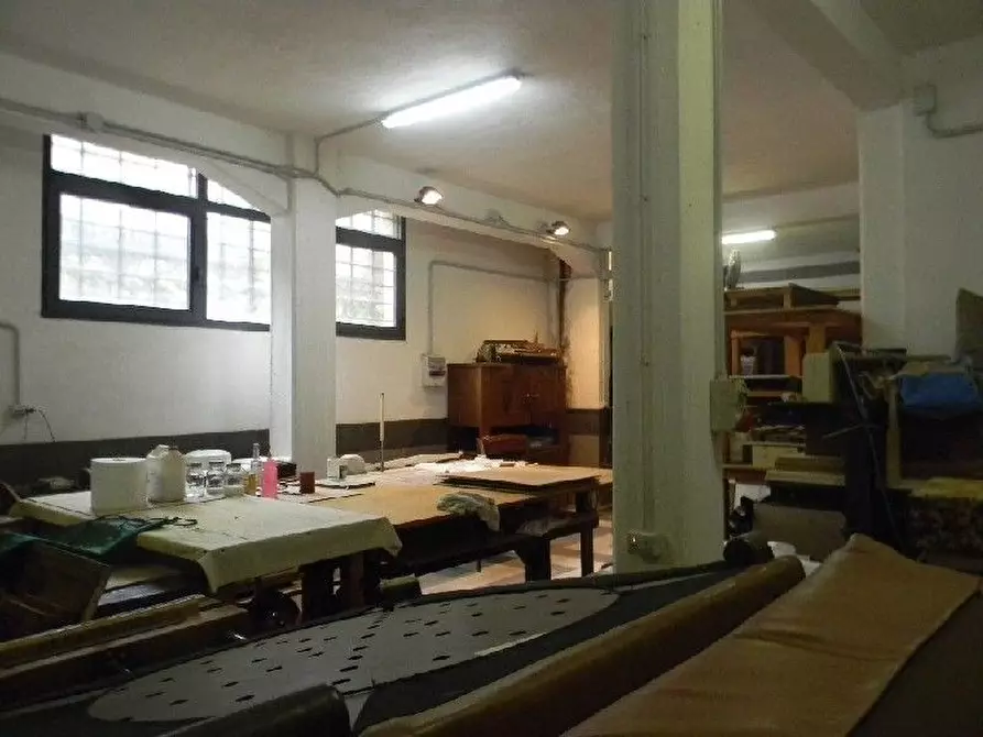 Immagine 7 di Locale commerciale in vendita  a La Spezia